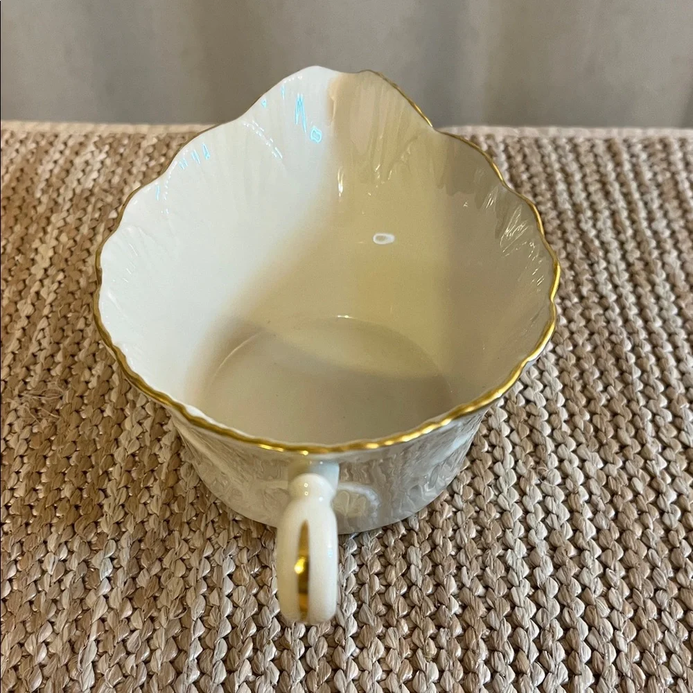 Lenox Gravy Boat Scalloped White Gold Trim 4.70”W 7.25” L 3”H